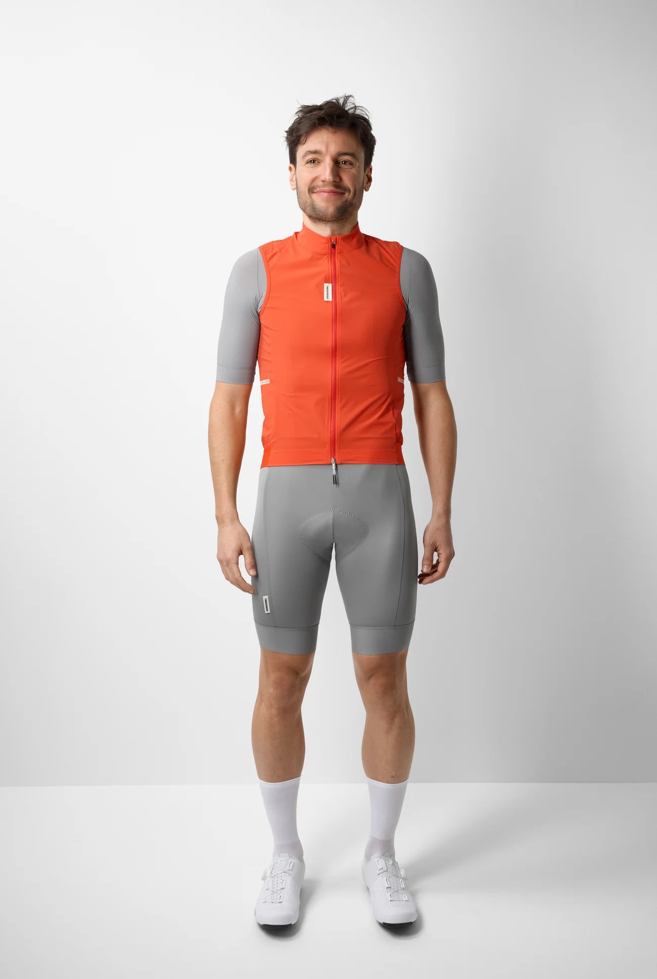 FINGERSCROSSED #ROAD Wind Vest Men Poppy Red（レッド）| メンズ サイクル ウィンドベスト