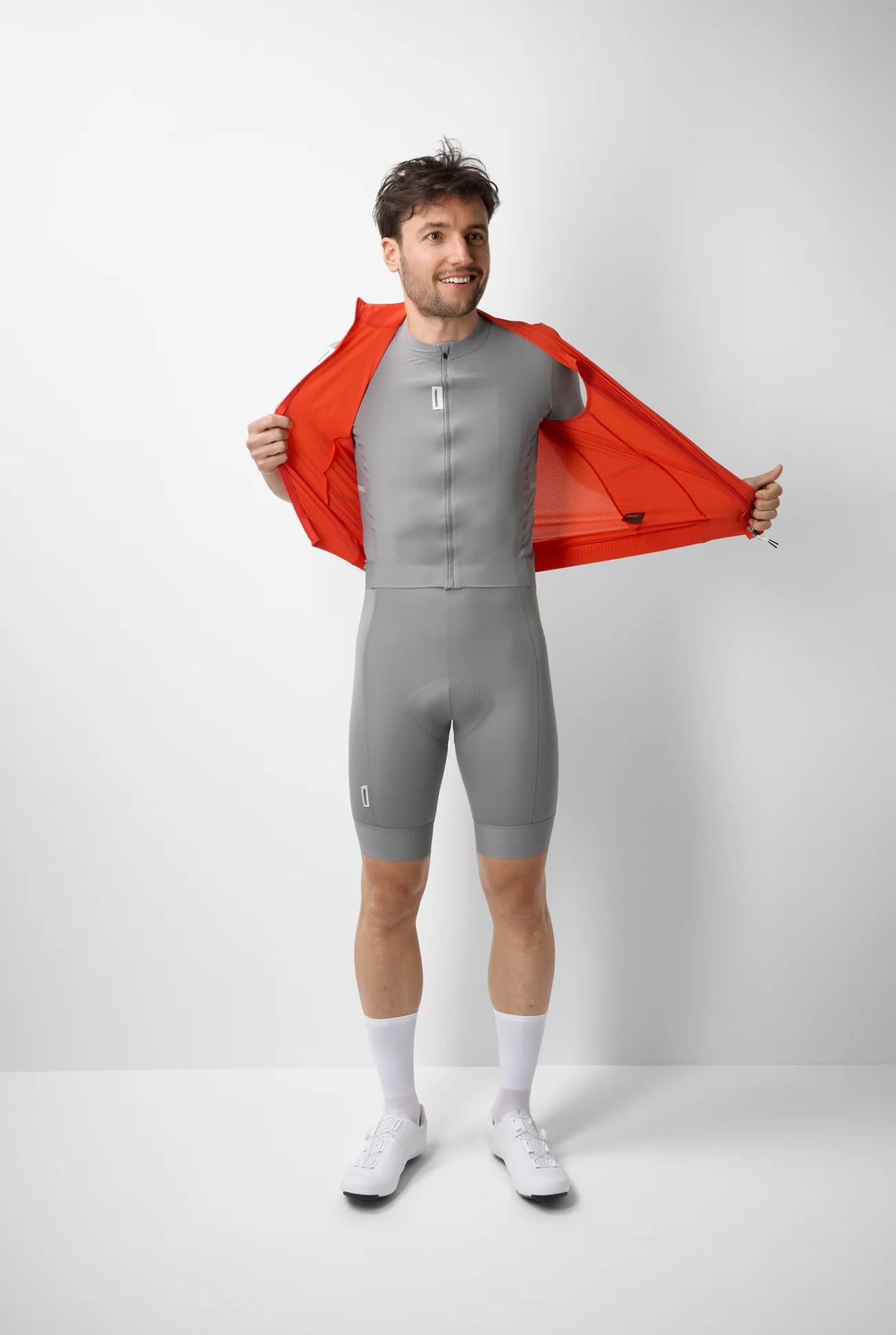 FINGERSCROSSED #ROAD Wind Vest Men Poppy Red（レッド）|  メンズ サイクル ウィンドベスト