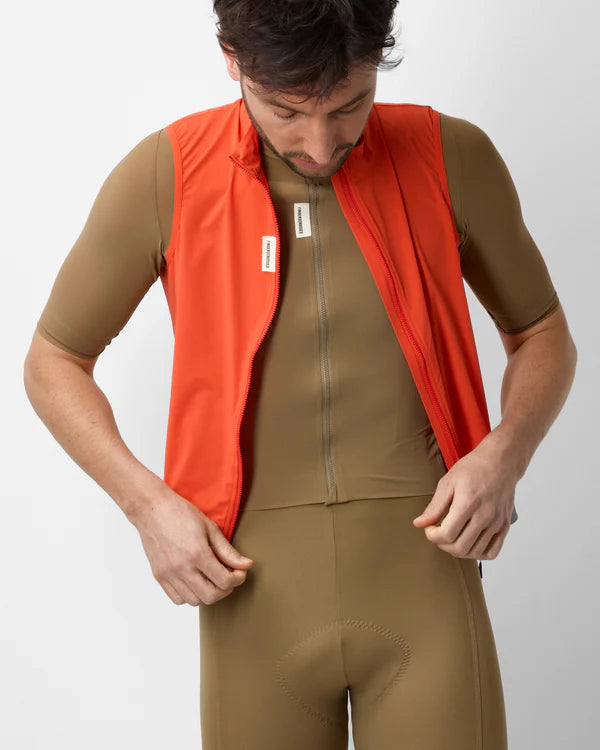 FINGERSCROSSED #ROAD Wind Vest Men Poppy Red（レッド）|  メンズ サイクル ウィンドベスト