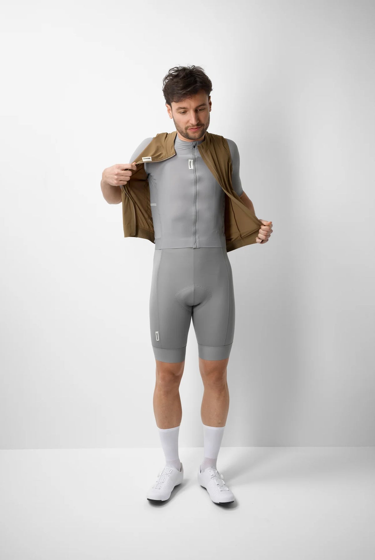 FINGERSCROSSED #ROAD Wind Vest Men Walnut（ライトブラウン）|  メンズ サイクル ウィンドベスト