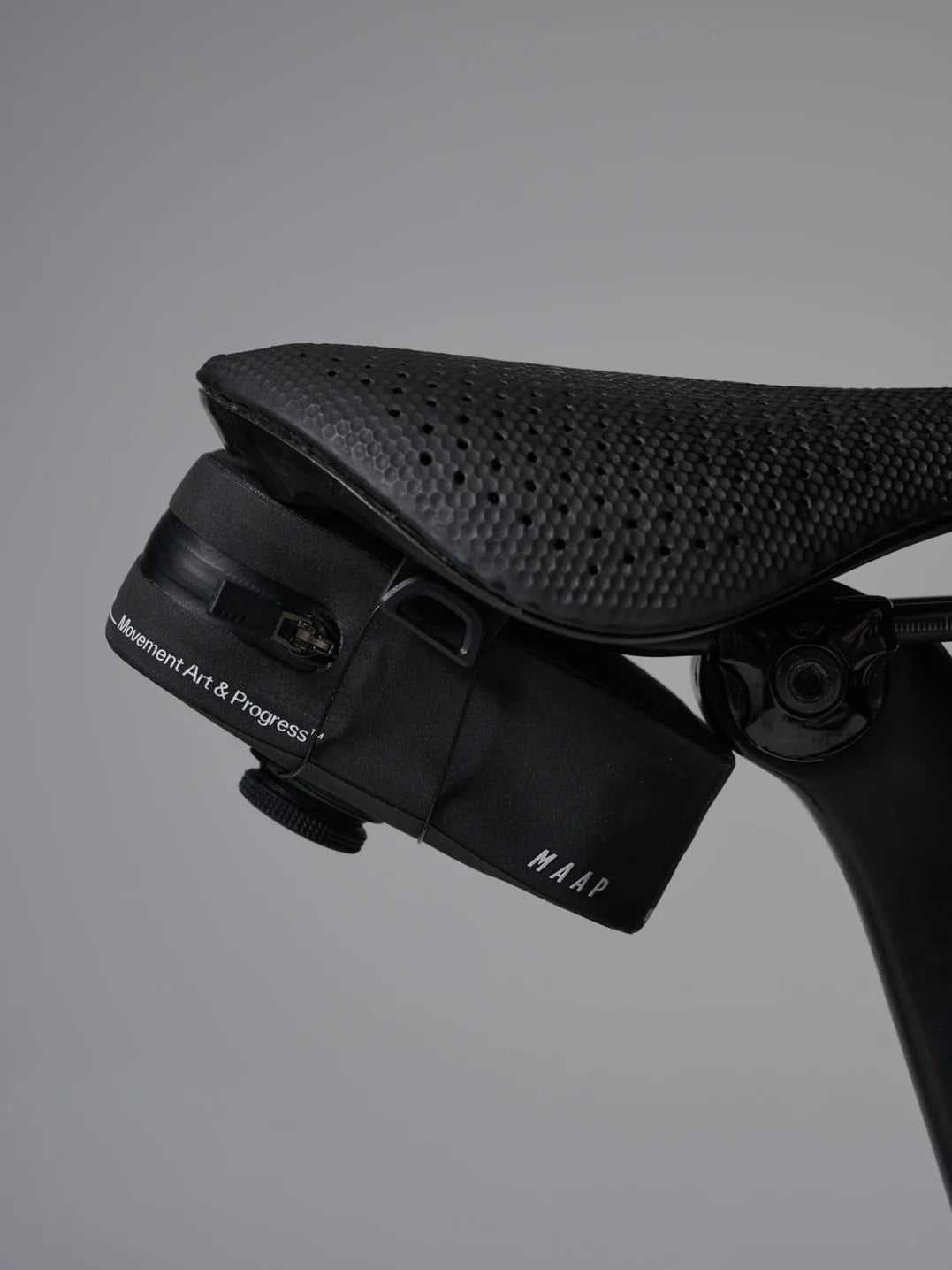 MAAP Shield Saddle Bag Large Black｜防水サドルバッグ・ダイヤル固定・軽量61g｜CYCLISM