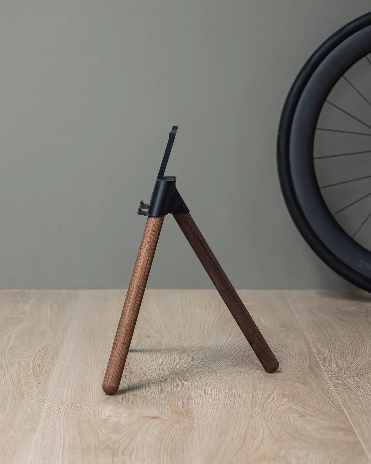TONS Core iPad・タブレットスタンド | フィットネス・ヨガ・ピラティスに最適な北欧デザイン | CYCLISM