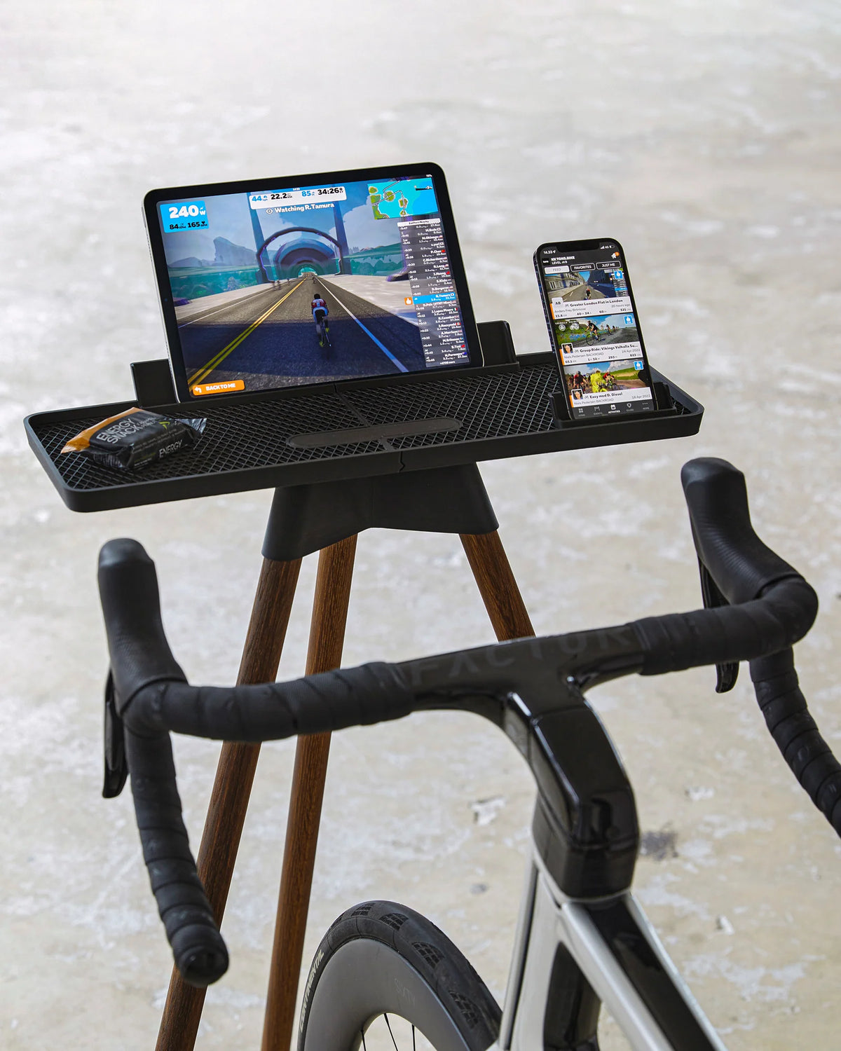 TONS インドアサイクルトレーナー用iPad・タブレットスタンド | サステナブルやおしゃれな北欧デザイン | CYCLISM