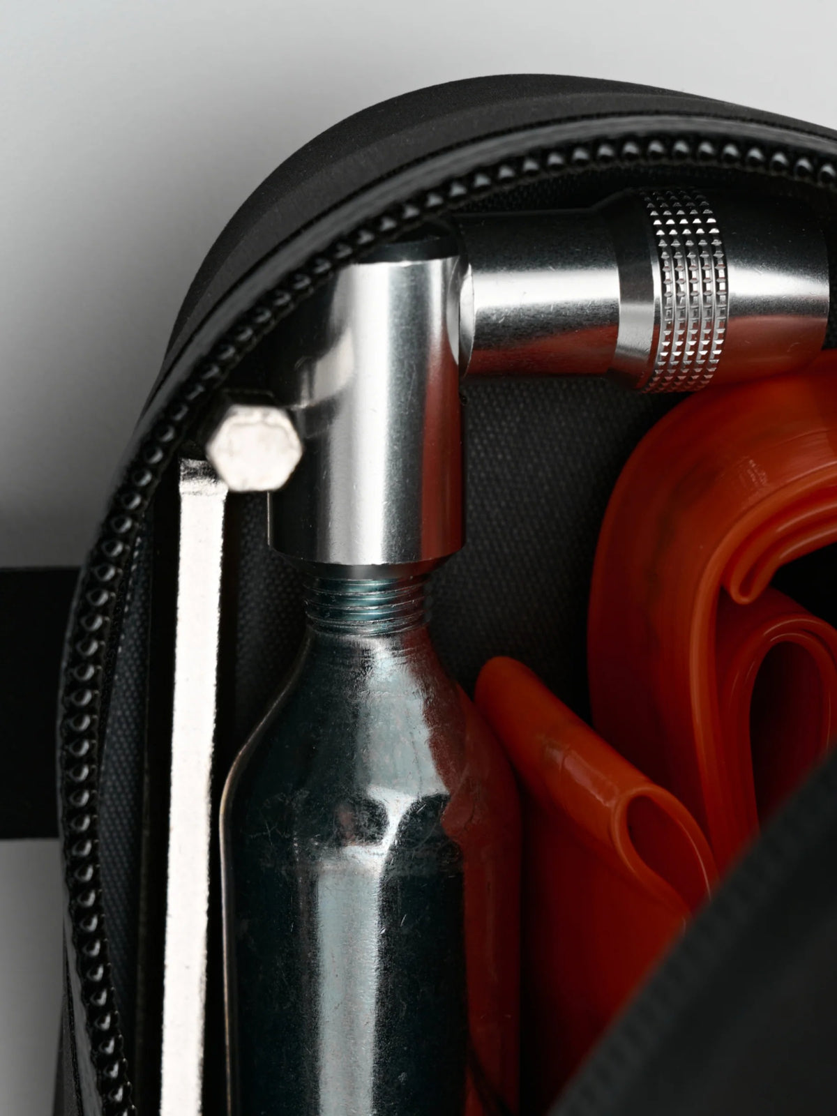 MAAP Shield Saddle Bag Small Black｜防水サドルバッグ・ダイヤル固定・超軽量51g｜CYCLISM