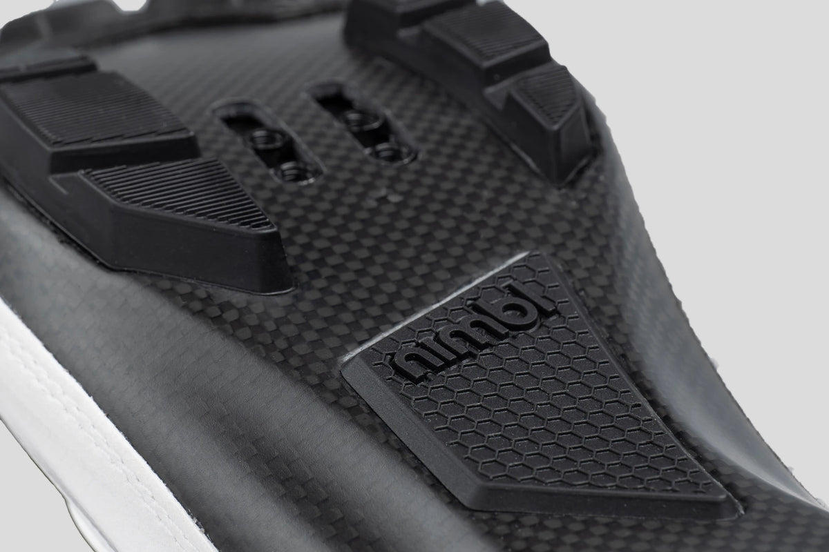 Nimbl URANO White・Black (ホワイト&ブラック)｜グラベル向けサイクリングシューズ｜CYCLISM