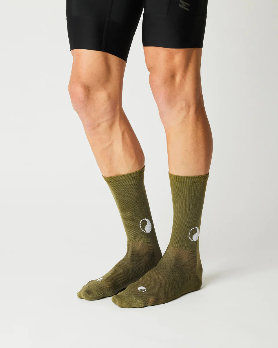 Fingerscrossed サイクルソックス #13_05 Yin & Yang Olive | CYCLISM