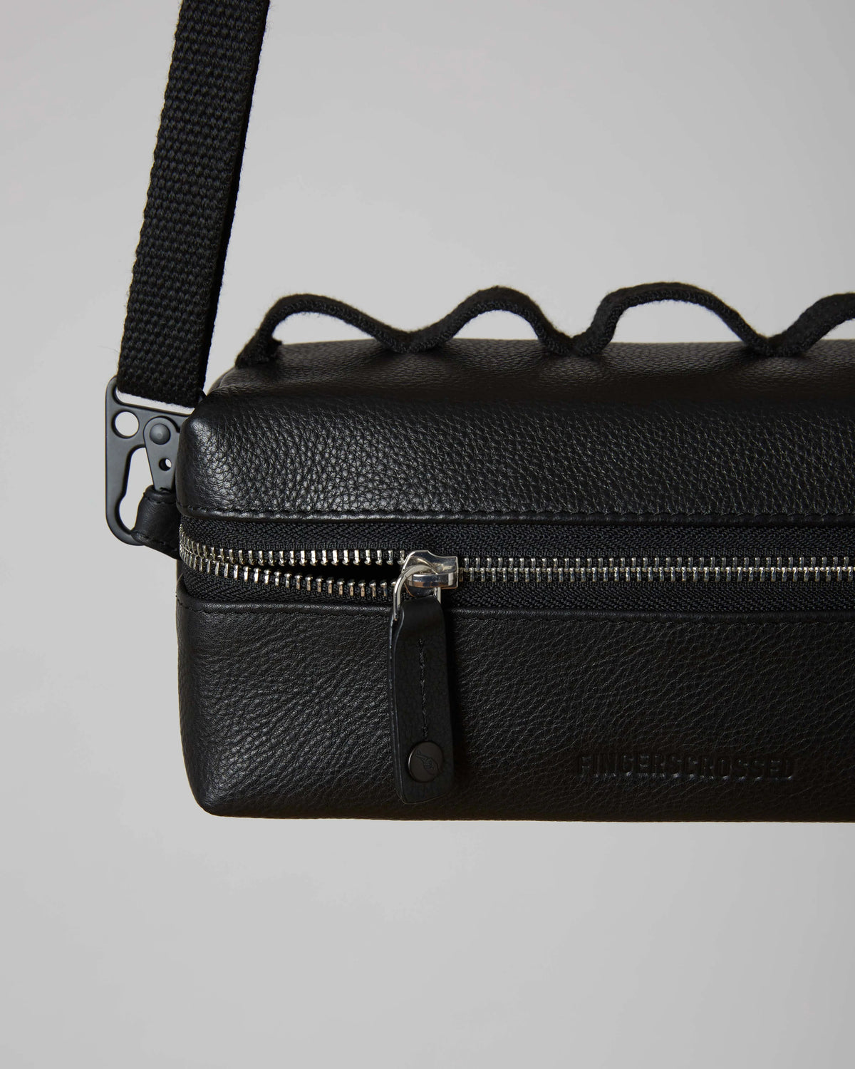 Fingerscrossed #Leather Handlebar Bag・レザーハンドルバーバッグ | CYCLISM