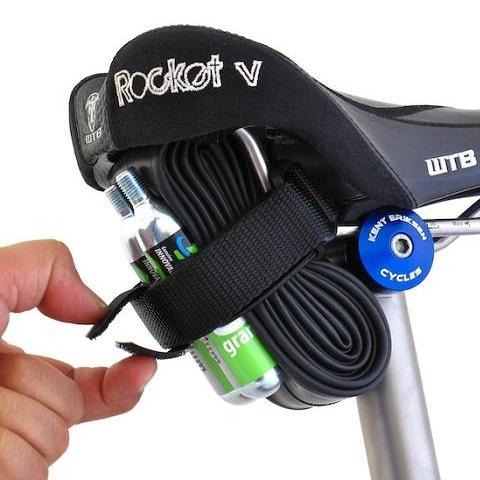 Backcountry Research Camrat Blaze Hot Pink ロードバイクサドルストラップ | CYCLISM